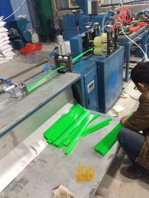 Chaîne de production en plastique de profil de PVC de cintre de bannière d'affiche 5M/Min
