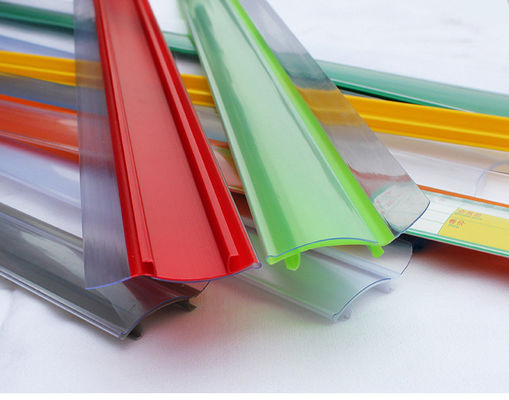 Le POP montrent la ligne machine d'extrusion de profil de PVC d'extrusion de prix à payer d'étagère