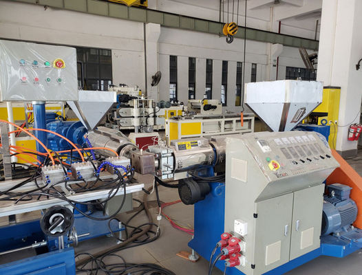 Chaîne de production de profil de PVC de machine d'extrusion de bande de l'information d'étagère de PVC