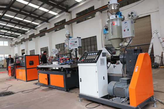 Le POP montrent la ligne machine d'extrusion de profil de PVC d'extrusion de prix à payer d'étagère